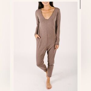 Smash + Tess Women's Long-Sleeve V-Neck One-Piece Pajama Jumpsuit — Taupe